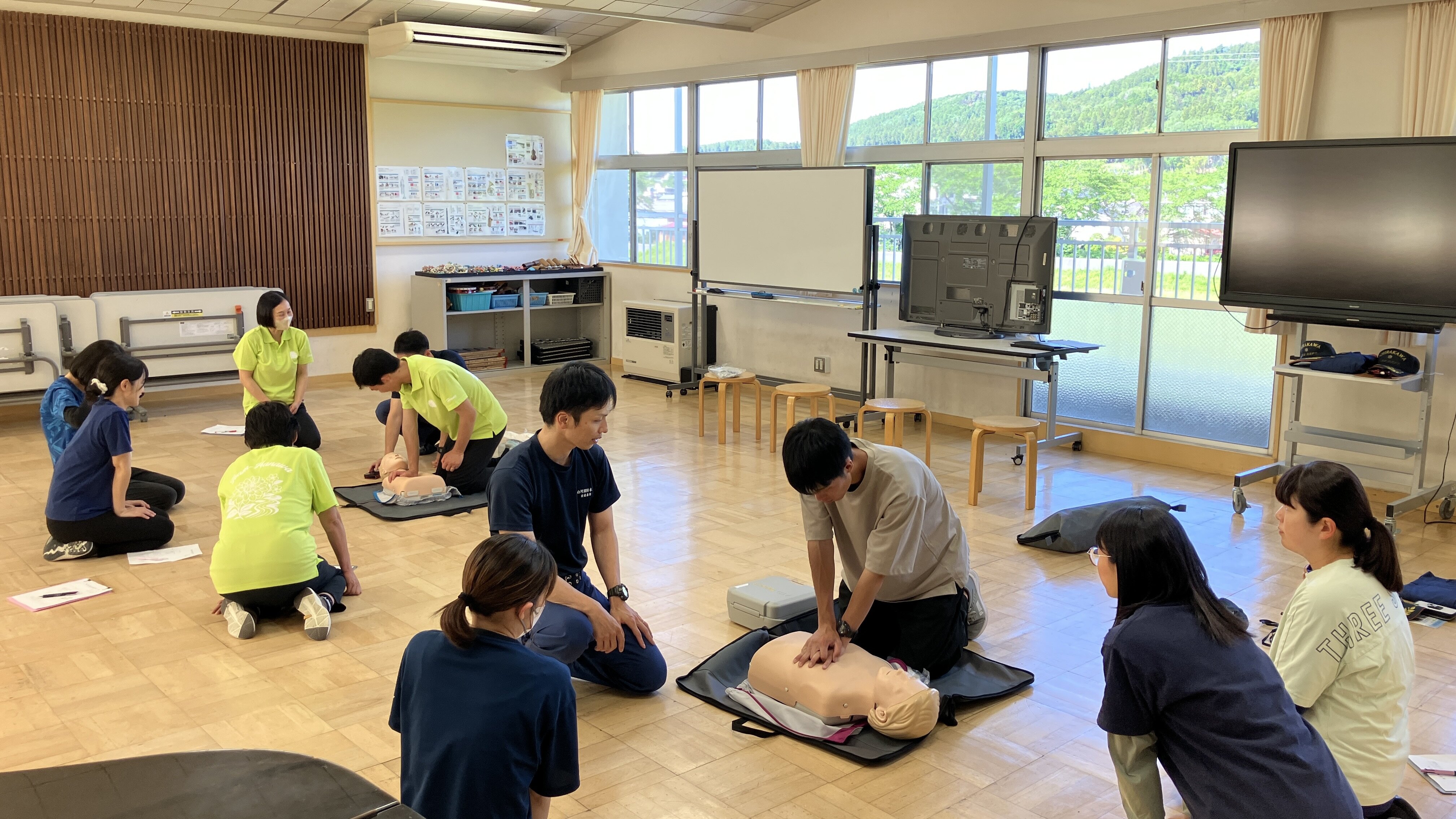 塙小学校で救急法指導を実施しました