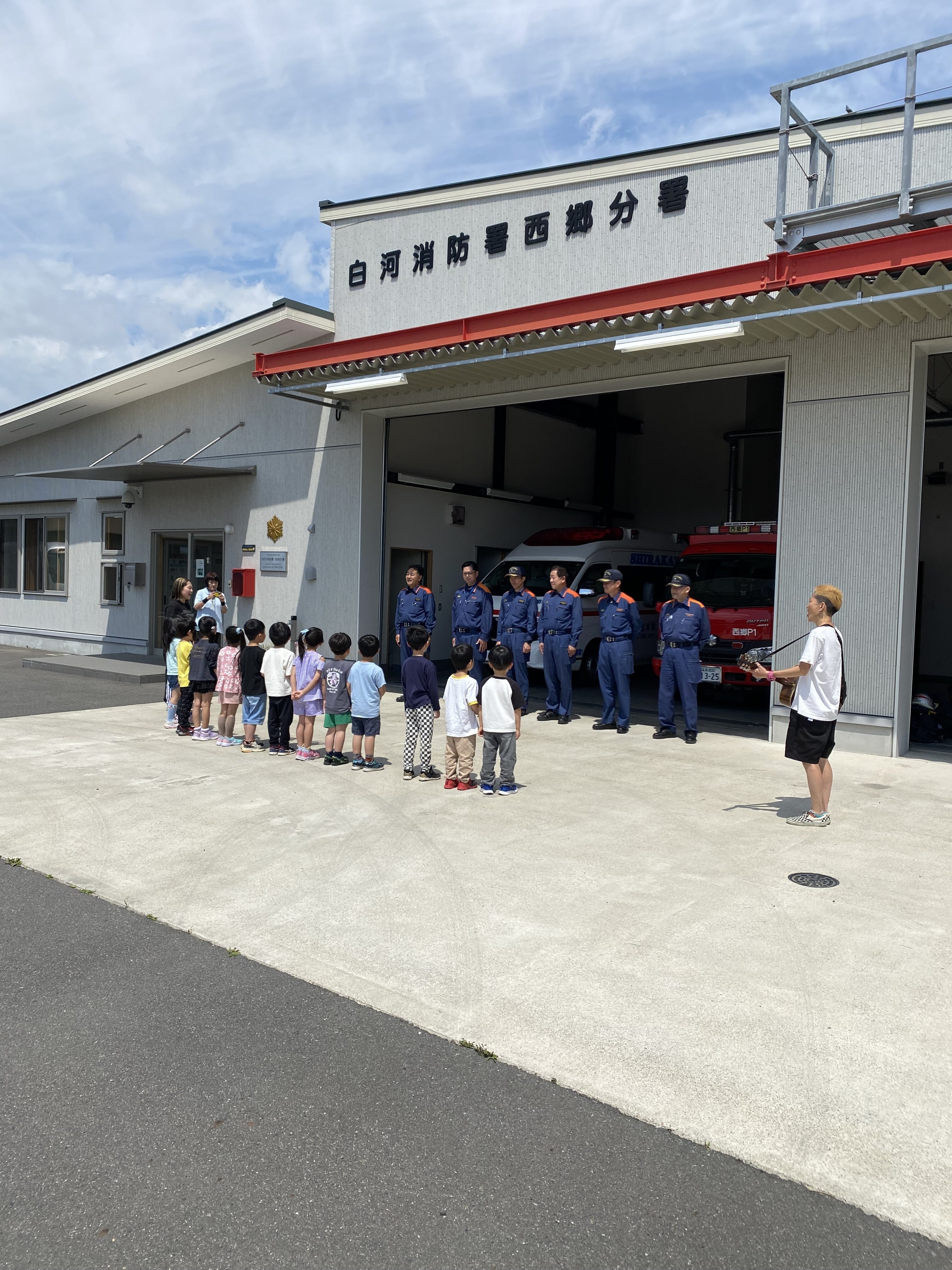 川谷保育園の園児の皆さんから歌と花束のプレゼントを頂きました！